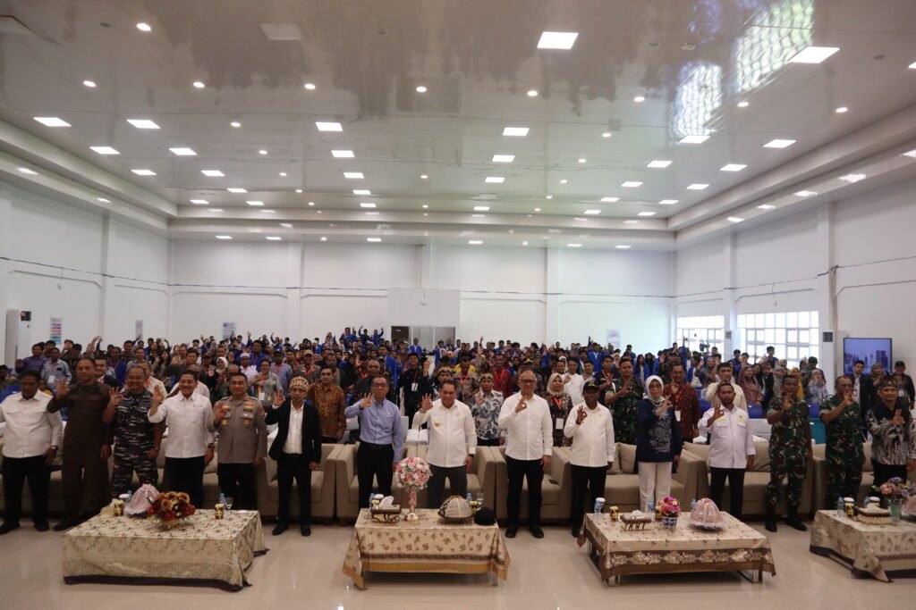 Politeknik Negeri Fakfak Terima Kunjungan Mendiktisaintek dan Resmikan Gedung Teaching Factory