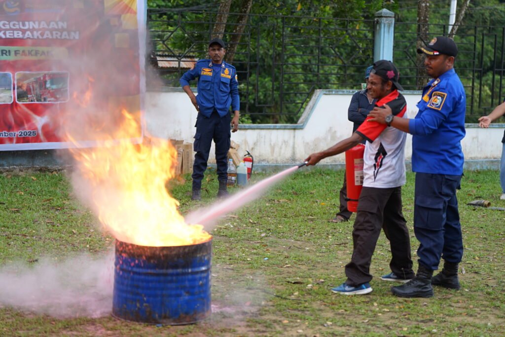 Polinef Gelar Pelatihan APAR untuk Tingkatkan Kesiapsiagaan Keamanan Kampus