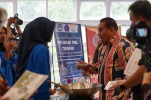 Politeknik Negeri Fakfak Peringati Dies Natalis ke-XIII Bersama Forkopimda dan UMKM