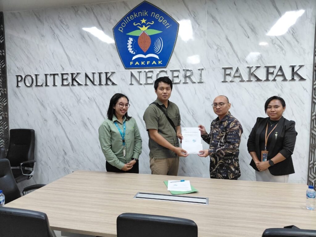 Polinef Terima Bantuan Alat Kebersihan dari PT Pegadaian