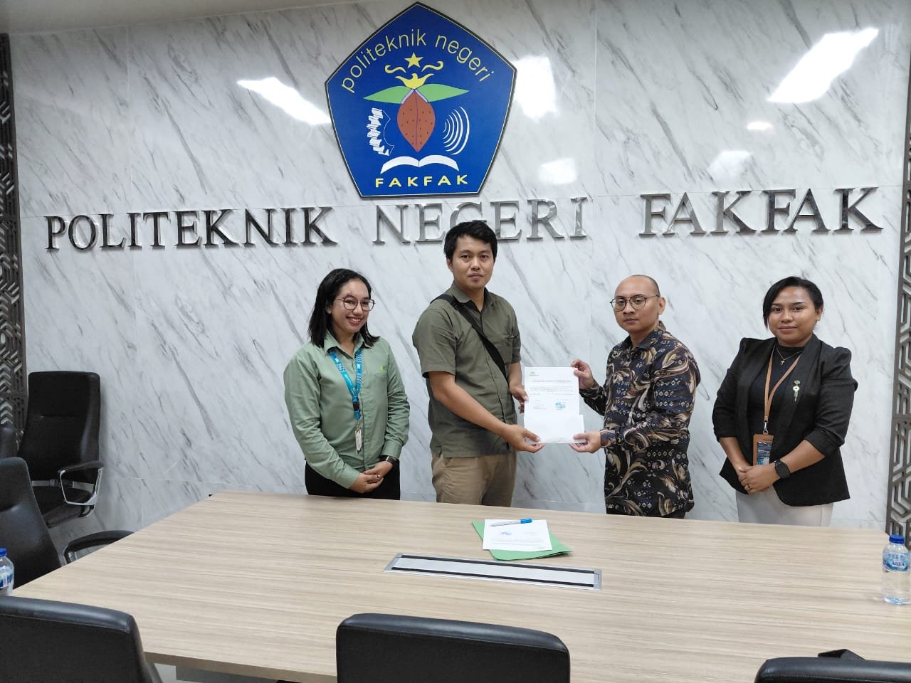 Polinef Terima Bantuan Alat Kebersihan dari PT Pegadaian