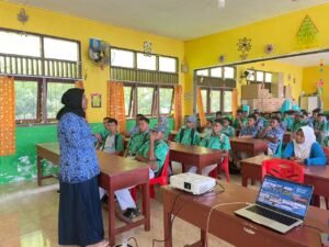 Tim Sospro Polinef 2026 Laksanakan Sosialisasi dan Promosi di SMAN 2 Fakfak