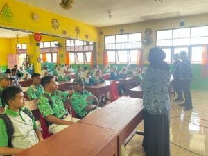 Tim Sospro Polinef 2026 Laksanakan Sosialisasi dan Promosi di SMAN 2 Fakfak