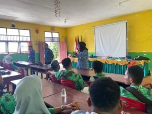 Tim Sospro Polinef 2026 Laksanakan Sosialisasi dan Promosi di SMAN 2 Fakfak