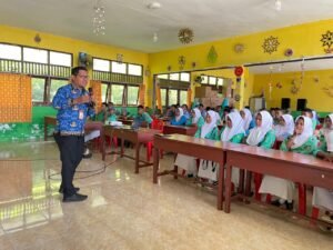 Tim Sospro Polinef 2026 Laksanakan Sosialisasi dan Promosi di SMAN 2 Fakfak