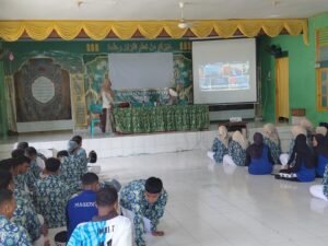 Kunjungi MAN Fakfak, Tim Sospro Polinef dapat Sambutan Baik Siswa-Siswi Magefa