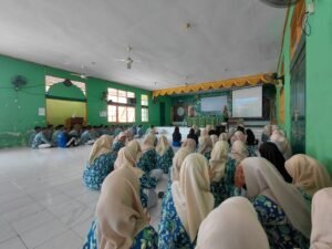 Kunjungi MAN Fakfak, Tim Sospro Polinef dapat Sambutan Baik Siswa-Siswi Magefa