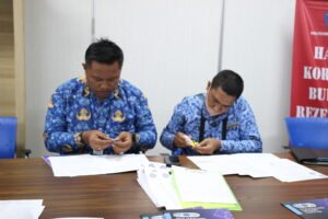 PPPK Politeknik Negeri Fakfak Lakukan Penandatanganan Perpanjangan SK di Gedung Ketahanan Pala