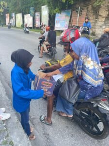 1.BEM Polinef & HMJ Bantu Korban Kebakaran Karas Fakfak