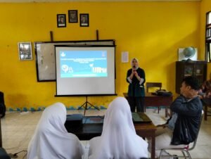 Sosialisasi dan Promosi Penerimaan Mahasiswa Baru ke Kokas, Tim Sospro Polinef 2026 Kunjungi SMAN 2 Fakfak 