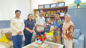 Tim Sospro Polinef Gelar Sosialisasi Penerimaan Mahasiswa Baru 2026 di Kaimana