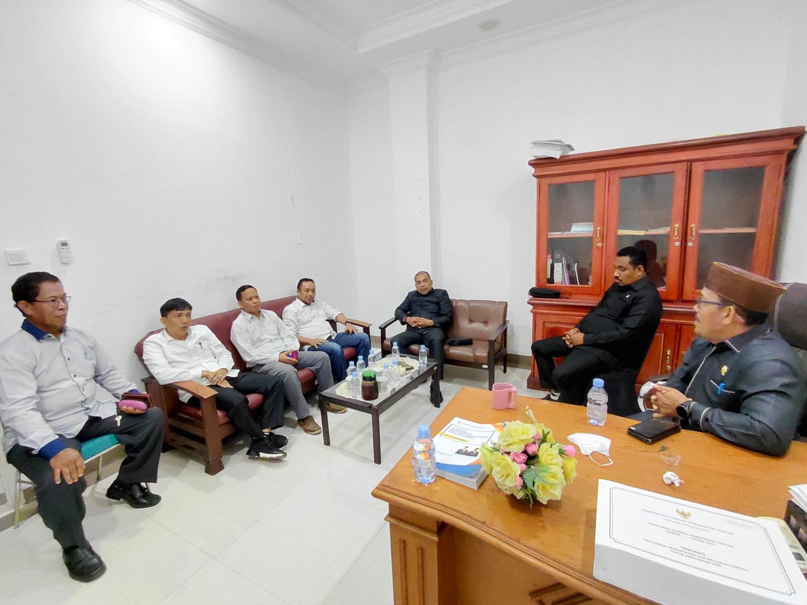 Polinef Lakukan Kunjungan ke DPRK Fakfak Bahas Penyusunan Naskah Akademik Raperda