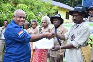 Polinef Dampingi Kelompok Tani Hutan Warkamah, Dukung Pemanfaatan Mesin Briket Modern dari KPHP Unit XVI Fakfak