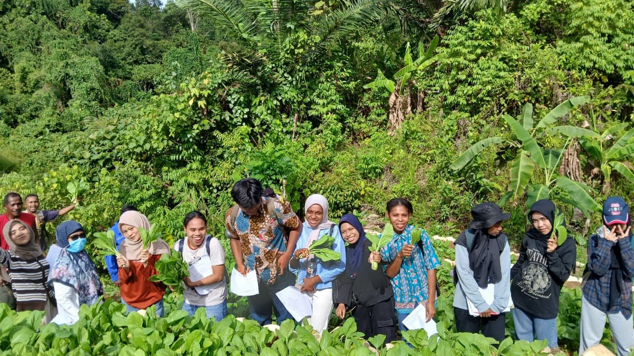 Mahasiswa D4 Pengelolaan Agribisnis Perkebunan Polinef Ikuti Field Trip Terpadu di Kampung Tanama, Fakfak