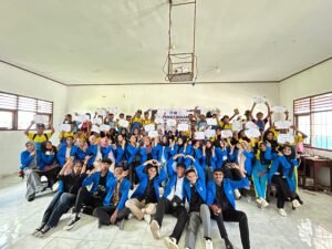 Mahasiswa Manajemen Informatika Polinef Gelar PKM di SMP Negeri 1 Karas, Fakfak, Papua Barat