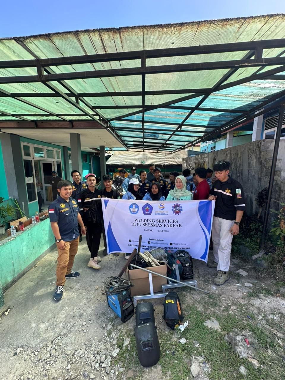 Mahasiswa Polinef Perbaiki Fasilitas Puskesmas Fakfak melalui Welding Services