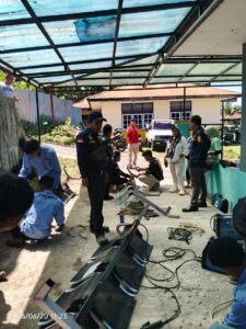 Mahasiswa Polinef Perbaiki Fasilitas Puskesmas Fakfak melalui Welding Services