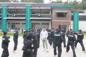 Direktur Politeknik Negeri Fakfak, Muhammad Nur, S.IP., M.Si, memberikan sambutan di kegiatan Perojas 2026, (14/09-17/09/2026)