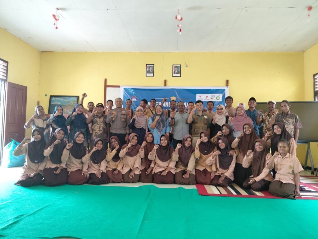 Perluas Akses Pendidikan Vokasi, POLINEF Hadiri Hari Karier dan Kampus SMAN Kokas