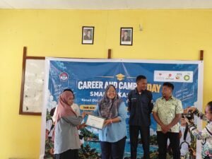Perluas Akses Pendidikan Vokasi, POLINEF Hadiri Hari Karier dan Kampus SMAN Kokas