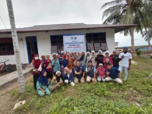 Dessy Eka Kuliahsari, S.TP., M.TP., dan Tim Ekspedisi Patriot Unhas usai memberikan pelatihan kepada Mama-Mama di Kampung Weri-Saharey