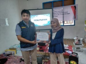 Dessy Eka Kuliahsari, S.TP., M.TP., dan Tim Ekspedisi Patriot Unhas usai memberikan pelatihan kepada Mama-Mama di Kampung Weri-Saharey