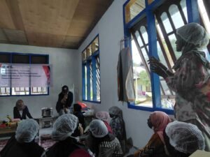 Pelatihan Pengemasan Tim 9 Ekspedisi Patriot di desa Weri-Saharei