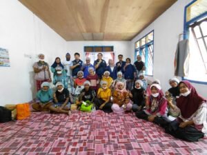 Tingkatkan Nilai Tambah Hasil Laut Fakfak, Polinef Bersama Tim Ekspedisi Patriot Unhas Gelar Pelatihan Kemasan di Weri-Saharey