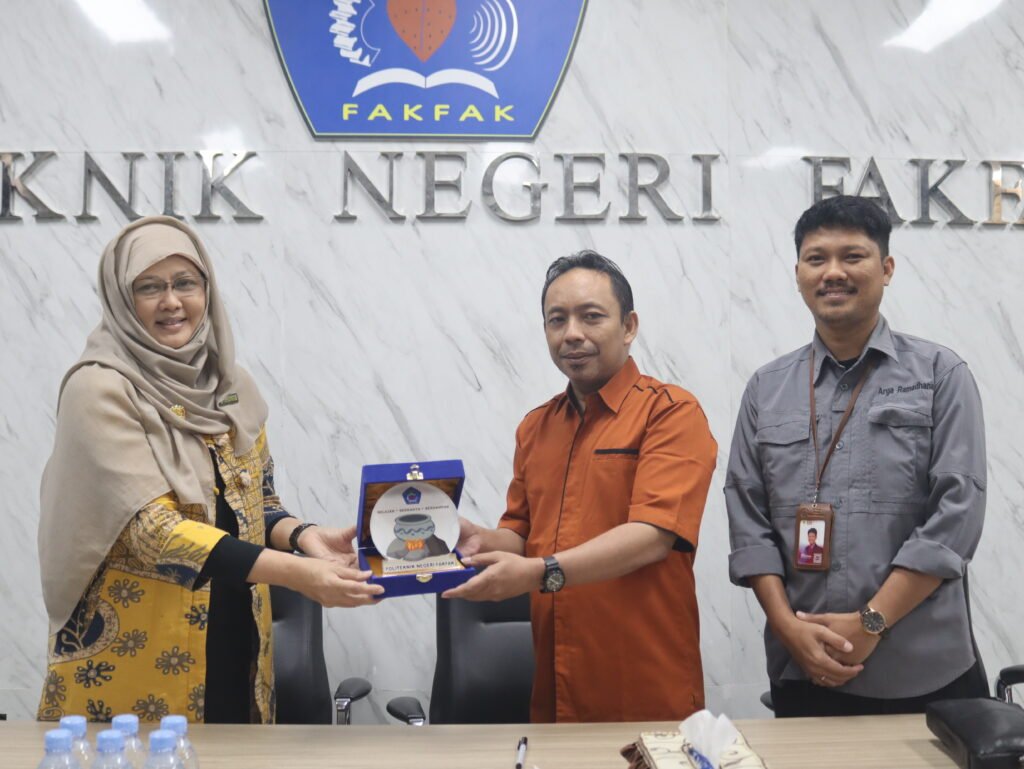 Politeknik Negeri Fakfak Dan SMAN 2 Fakfak Melakukan Penandatanganan MOU Dan PKS